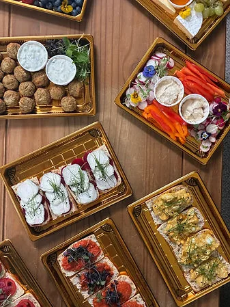 Individual grazing boxes for an office lunch